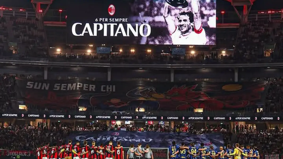 LEGENDA: Momen penghormatan kepada Franco Baresi sebelum laga AC Milan vs Inter Milan di Australia. (Istimewa) 