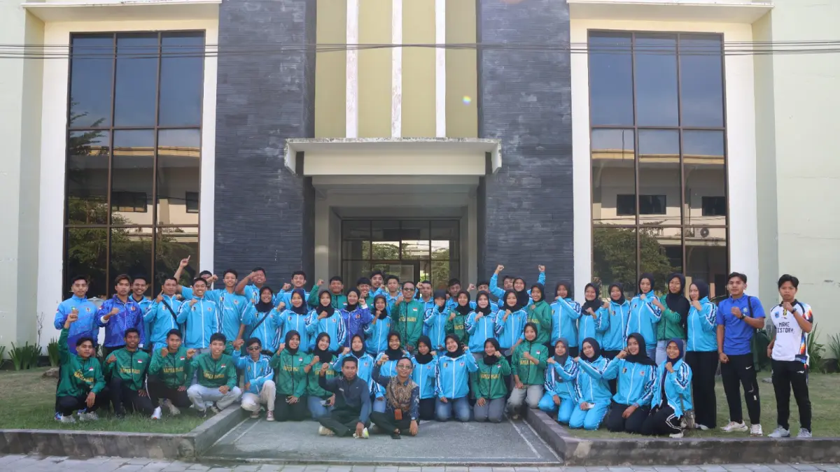 MAHASISWA BERPRESTASI: Puluhan Mahasiswa Universitas Hamzanwadi yang berhasil meraih medali pada Porprov NTB 2026.