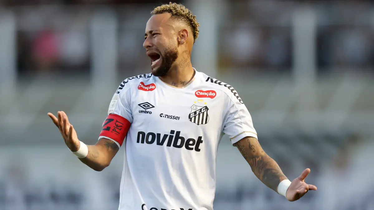 Neymar picu keributan usai Santos tekuk Remo di Copa do Brasil. Presiden Remo murka hingga sebut sang bintang sebagai gelandangan.