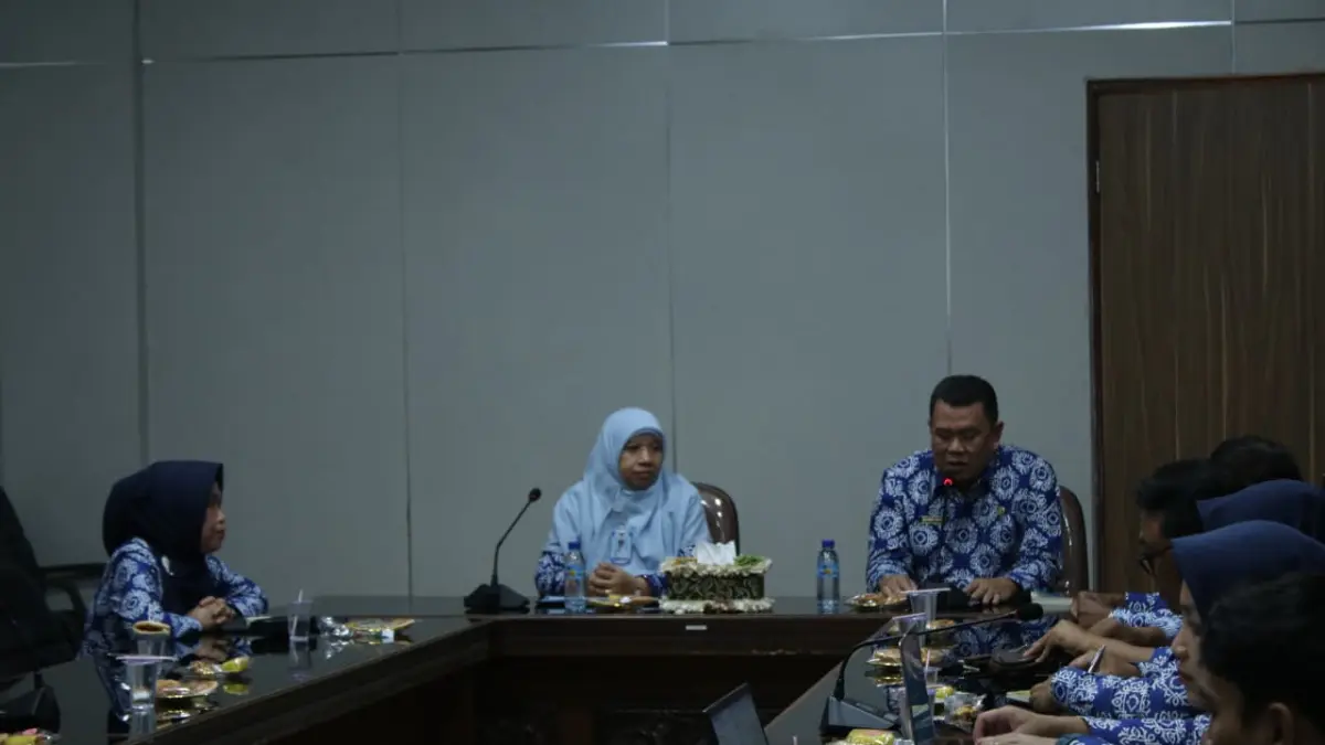Peluncuran Gerakan Menanam Cabai dilakukan saat memimpin Rapat Koordinasi Tim Pengendalian Inflasi Daerah (TPID) di Aula Suranadi Kantor Bupati Lombok Barat, Kamis (6/8/2026).