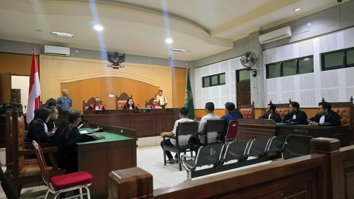 Pengadilan Tipikor Mataram membebaskan tiga terdakwa kasus dugaan gratifikasi DPRD NTB. Kuasa hukum menilai putusan final dan memulihkan nama baik.