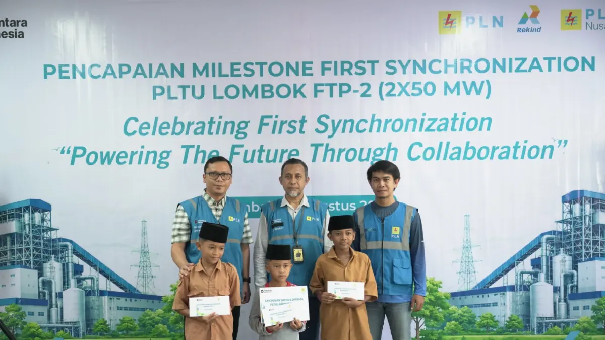 Penyerahan santunan anak yatim atas keberhasilan first syncronization PLTU Lombok FTP-2 Unit 1.