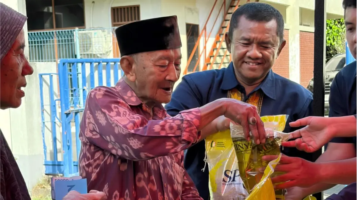 Perum BULOG Kantor Wilayah Nusa Tenggara Barat memastikan ketersediaan beras di seluruh wilayah tetap aman melalui percepatan distribusi beras program Stabilisasi Pasokan dan Harga Pangan (SPHP) serta beras premium komersial.