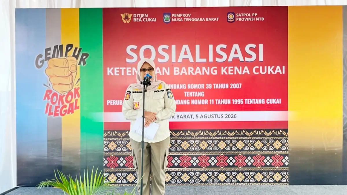 Satpol PP NTB gelar Sosialisasi Ketentuan Barang Kena Cukai di halaman Kantor Camat Gunungsari, Kabupaten Lombok Barat, Rabu (5/8/2026). 