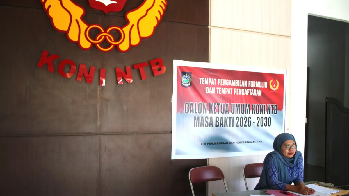 Staf TPP menunggu kedatangan pendaftar di Sekretariat KONI NTB.