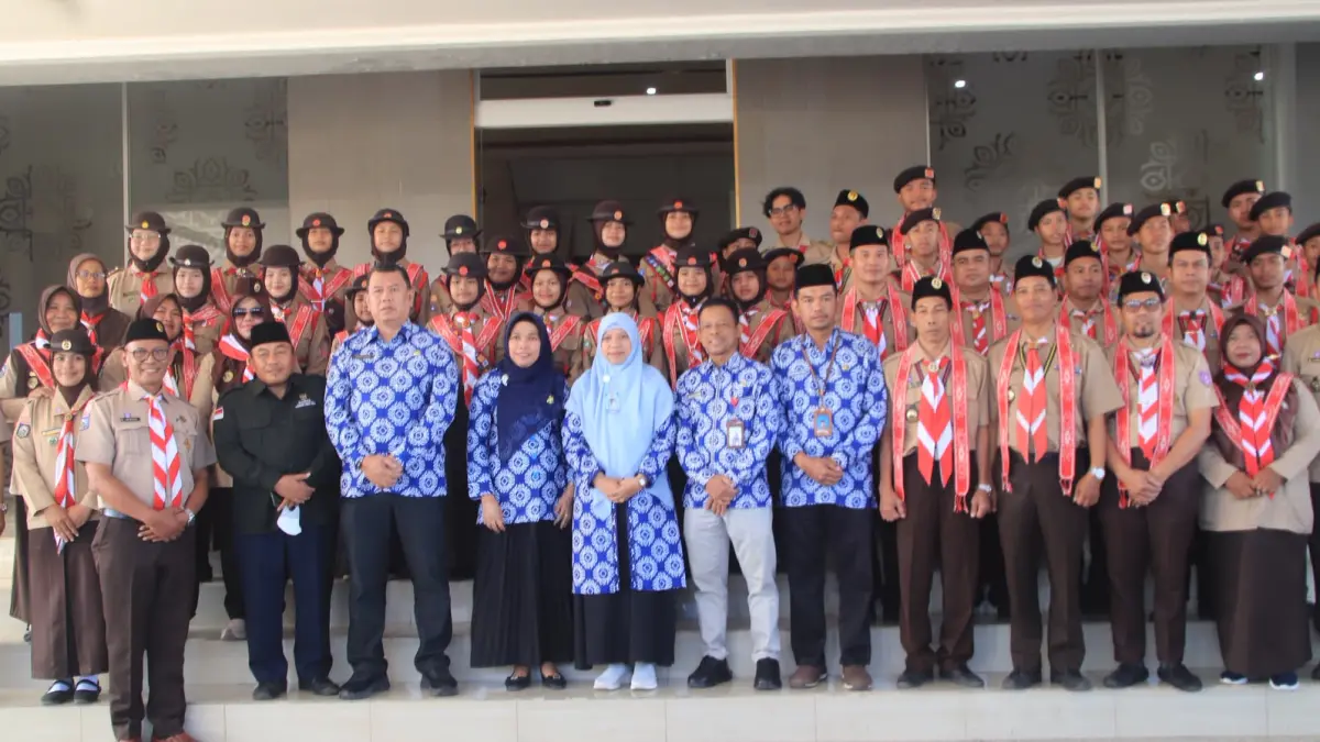 Wakil Bupati Lombok Barat Nurul Adha, secara resmi melepas Kontingen Kwartir Cabang (Kwarcab) Gerakan Pramuka Lombok Barat untuk mengikuti Jambore Nasional XII Tahun 2026 di Lobby Kantor Bupati Lombok Barat, Kamis (6/8/2026).