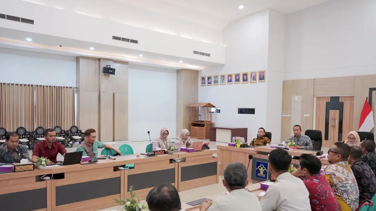 Kanwil Kemenkum NTB menggelar rapat harmonisasi empat Rancangan Peraturan Gubernur guna memastikan regulasi daerah selaras dengan peraturan yang lebih tinggi dan memiliki kepastian hukum.
