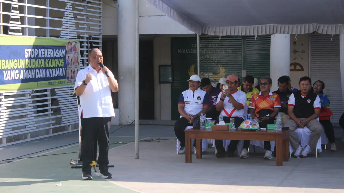 Ketua KONI Pusat Letjen TNI (Purn) Marciano Norman saat memberikan motivasi kepada peserta Kejuaraan Internasional Petanque 2026. (PUJO/LOMBOK POST)