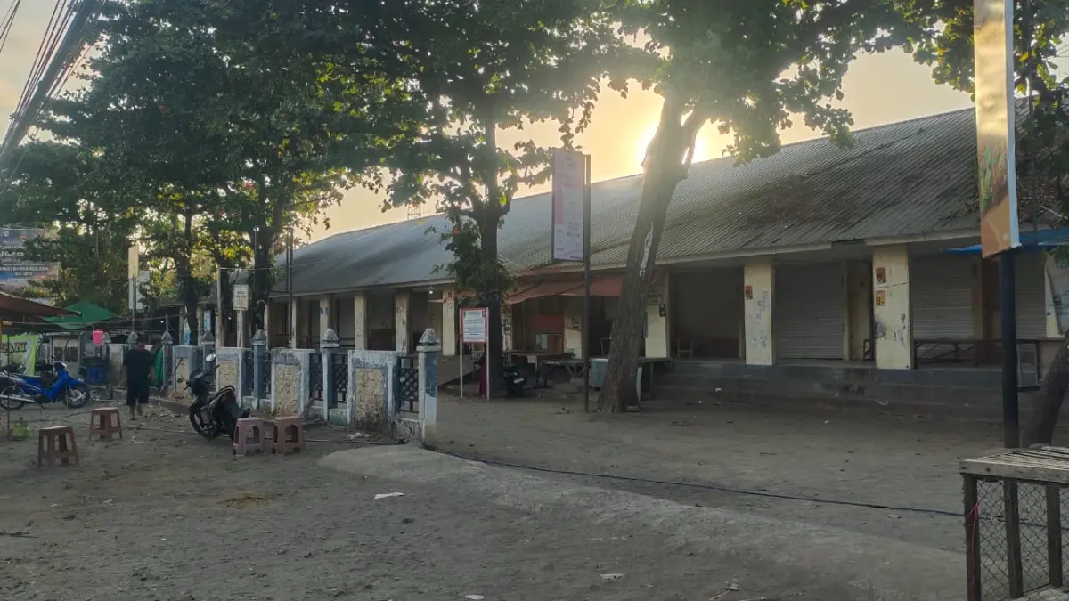 LEBIH REPRESENTATIF: Suasana di Pasar Tanjung. Kawasan ini diusulkan agar dialihfungsikan sebagai lapangan olahraga.