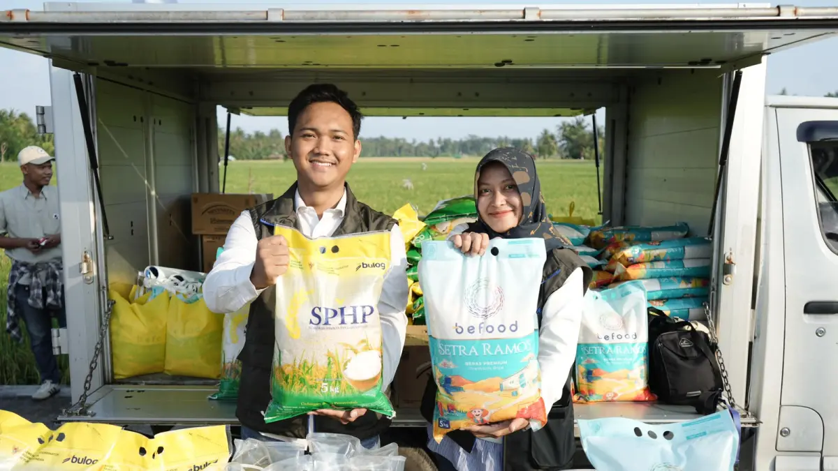MASUK RITEL: Beras premium Bulog dengan merek Be Food dan Punokawan yang mulai dipasok ke ritel-ritel modern di NTB. (IST/LOMBOK POST)