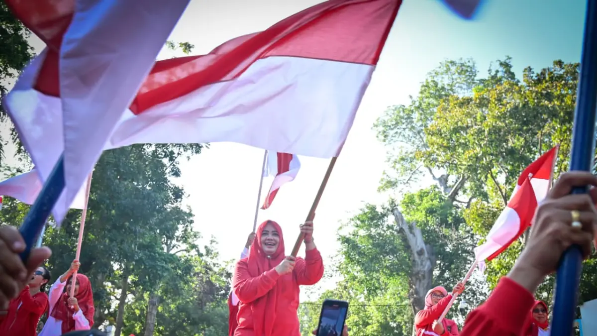 Wakil Gubernur NTB, Indah Dhamayanti Putri, yang hadir di tengah-tengah warga menyerukan pesan mendalam agar momentum peringatan kemerdekaan ini dijadikan ajang merekatkan tali persatuan.