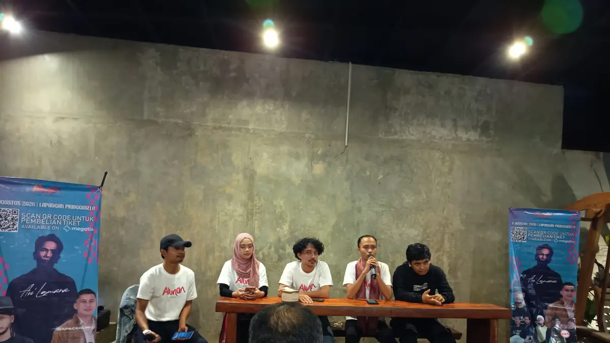 ALUNAN BUDAYA: Ketua Majelis Adat Alunan Budaya Pringgasela saat konferensi pers terkait persiapan aluanan musik Experience