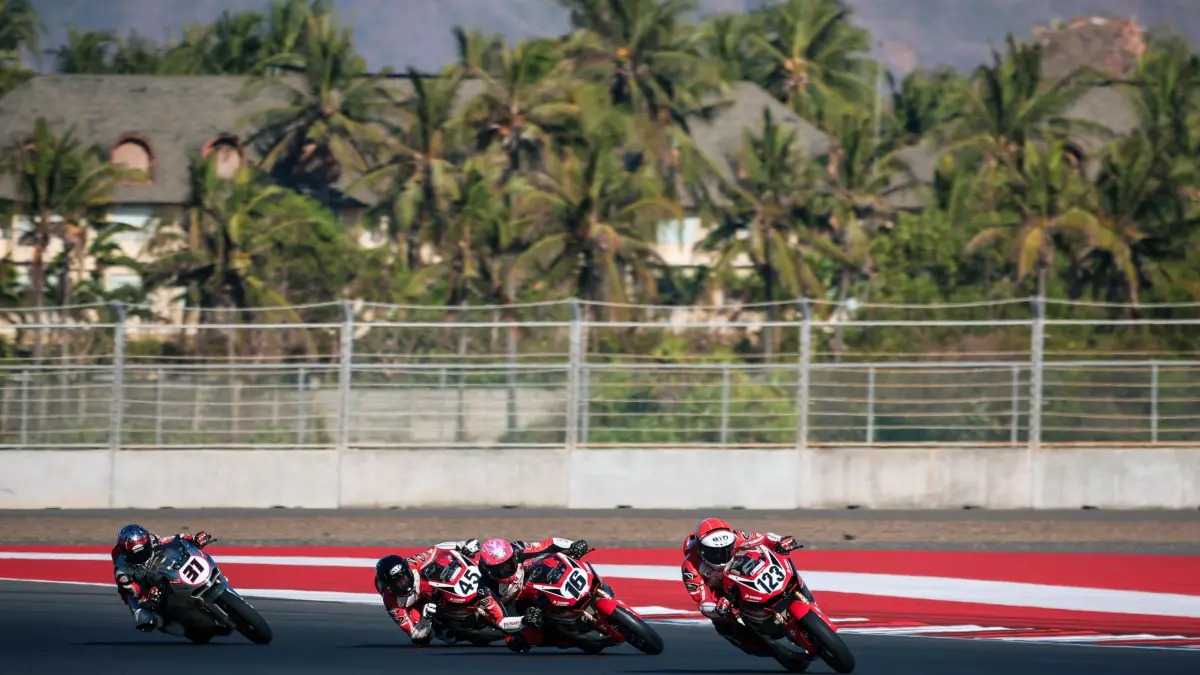 Hari pertama LFN FIM Asia Road Racing Championship (ARRC) 2026 di Sirkuit Internasional Mandalika, Jumat (7/8), langsung menghadirkan persaingan sengit di seluruh kelas. 