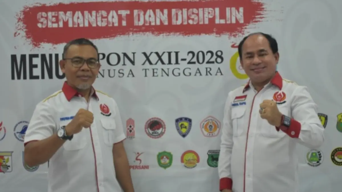 Ketua KONI Sumbawa Abdul Rafiq (kanan) bersama Sekretaris KONI Sumbawa Yudi Patria Negara.