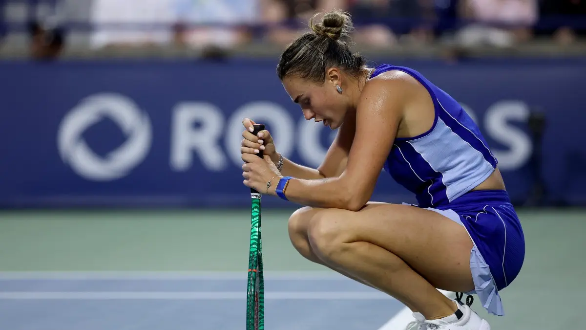 Ekaterina Alexandrova mengejutkan Aryna Sabalenka di WTA 1000 Toronto. Menang tiga set, petenis Rusia itu melaju ke perempat final dan tantang Elona Svitolina. (Getty Images via AFP)