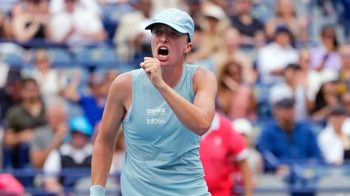 Iga Swiatek bangkit kalahkan Marta Kostyuk dan putus tujuh kekalahan laga tiga set. Shnaider menanti di perempat final Toronto 2026. (Instagram WTA)