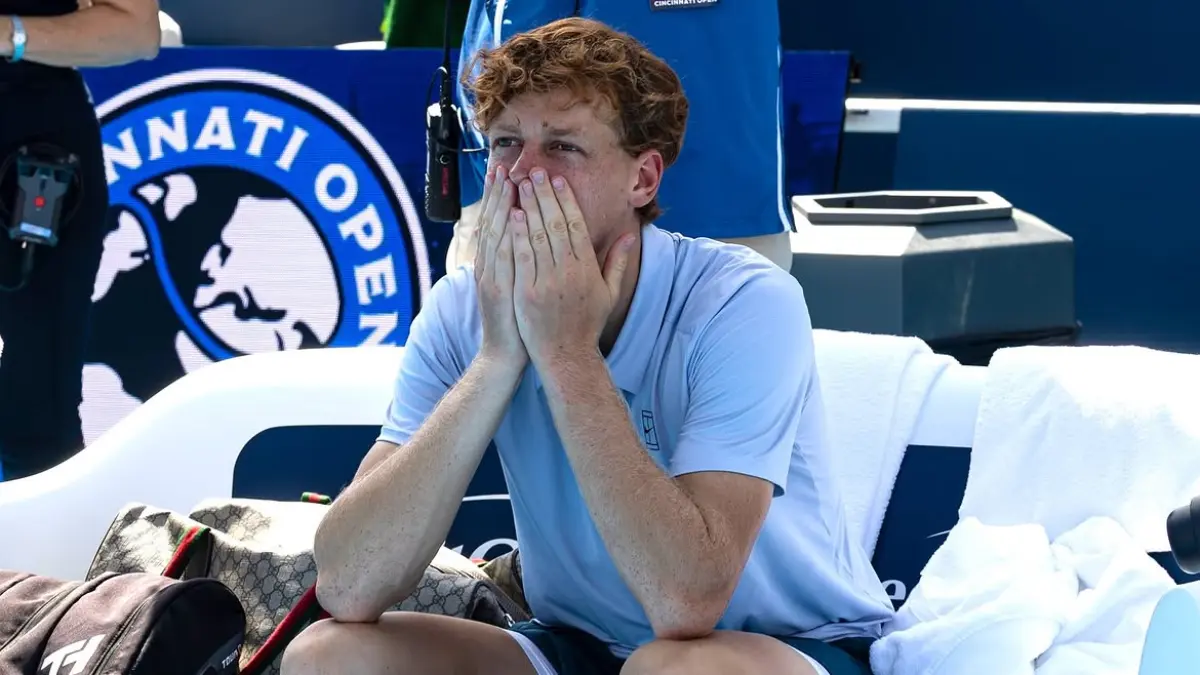 Jannik Sinner mundur dari Cincinnati Open 2026 karena cedera lutut kanan. Juara Wimbledon itu kini fokus memulihkan diri jelang US Open. (Instagram Jannik Sinner)