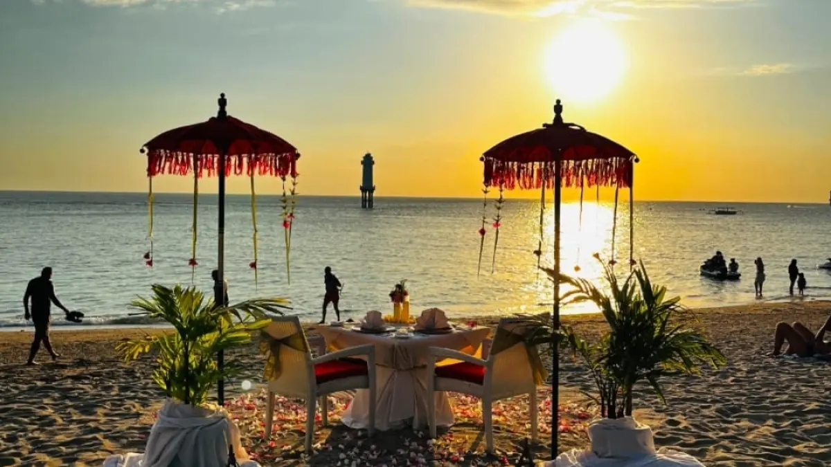 Keindahan sunset yang bisa didapatkan sisi barat dari Hotel Merumatta Senggigi Lombok.