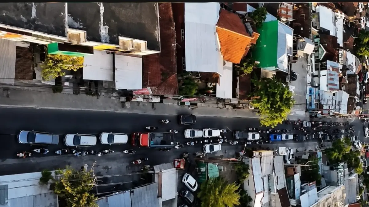 Kemacetan parah di jalan Wahidin, Rembiga dilihat dari atas, beberapa waktu lalu.
