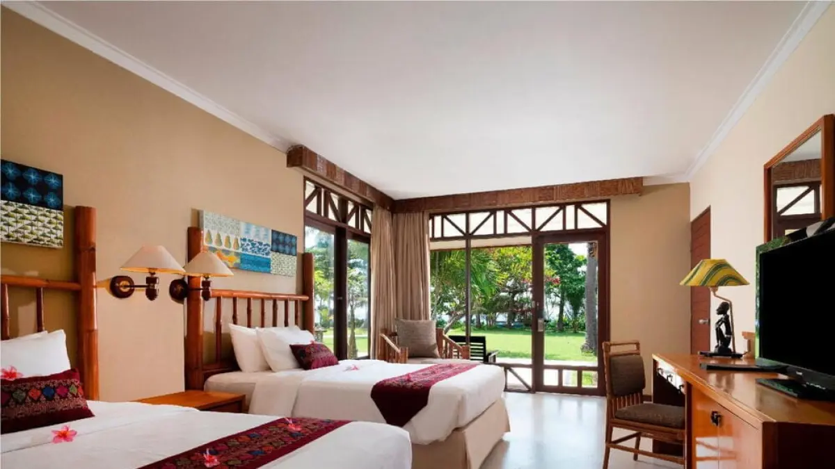 FASILITAS LENGKAP: Inilah kamar Superior Garden Chalet di Holiday Resort Lombok. Anda bisa menikmati liburan super nyaman dan berkesan dengan harga yang sangat terjangkau. (Ist/Lombok Post)