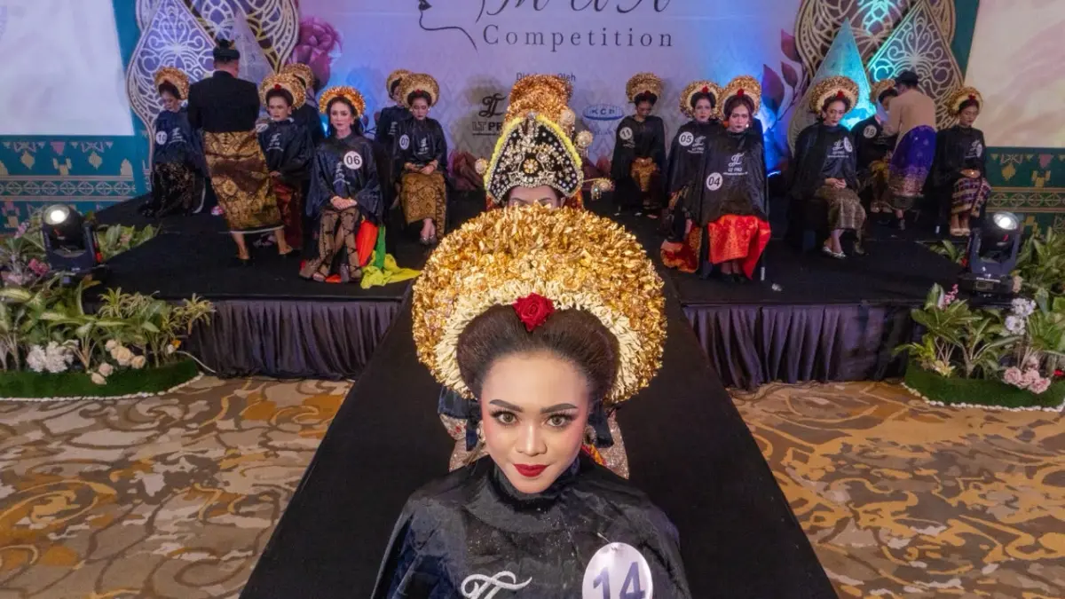 PARIWISATA: Beberapa peserta Aruna Makeup Artist Competition 2026 saat penilaian. (IST/LOMBOK POST)