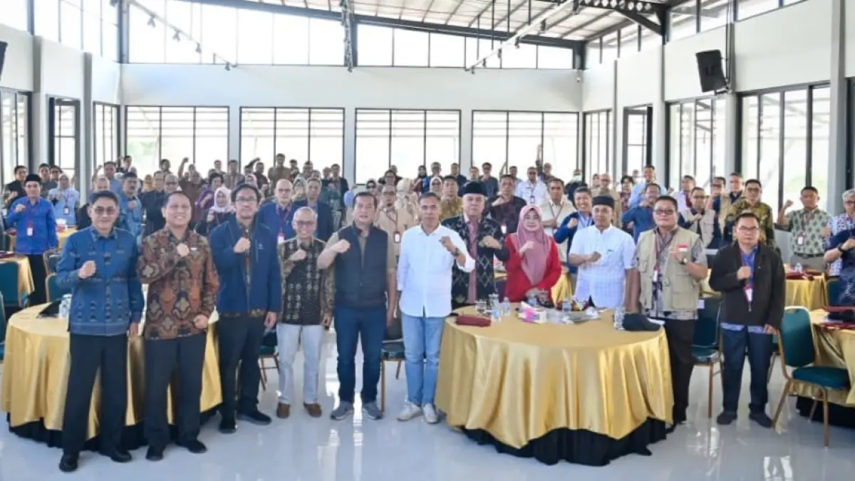 WORKSHOP: Gubernur NTB Lalu Muhamad Iqbal, Wagub Indah Dhamayanti Putri, Sekda NTB Abul Chair bersama pejabat BPKP RI Provinsi NTB dan kepala OPD Pemprov NTB saat Workshop Manajemen Risiko Pemprov NTB di Sembalun, Lombok Timur, Sabtu (8/8).