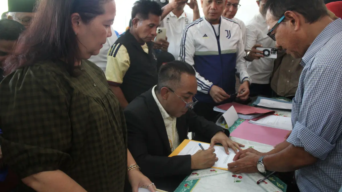 Mori Hanafi resmi mendaftarkan diri sebagai calon ketua KONI NTB. (PUJO/LOMBOK POST)