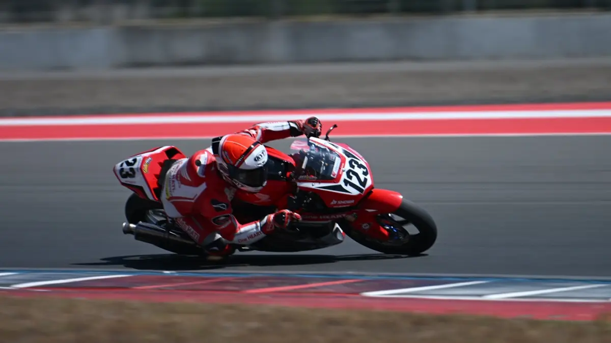 pembalap AHRT saat ARRC di Sirkuit Mandalika.