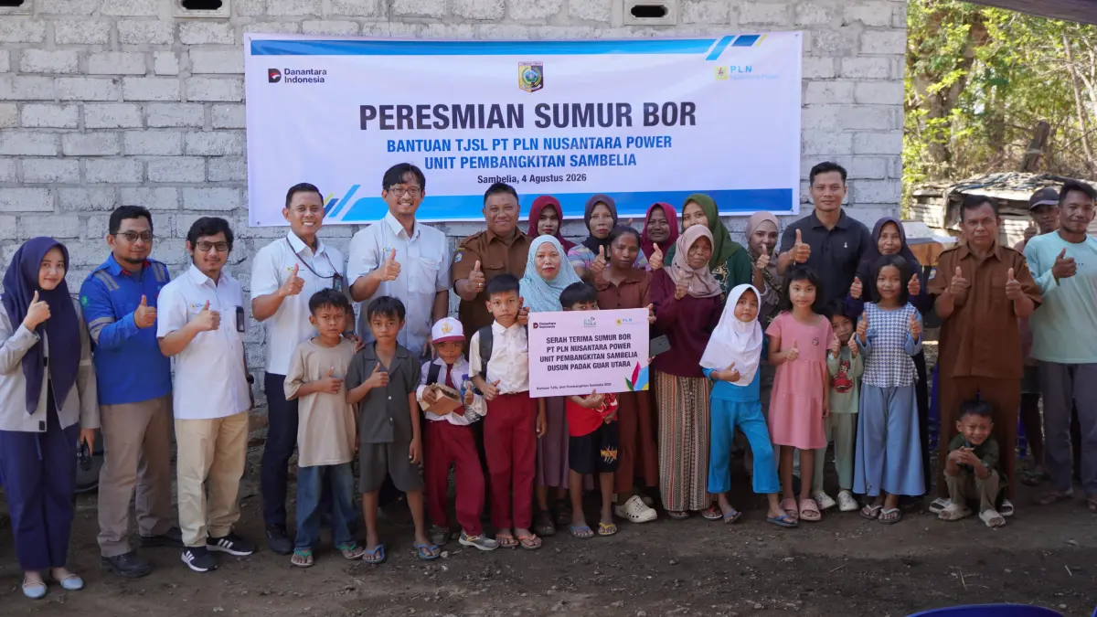 SUMUR BOR: Jajaran PT PLN Nusantara Power UP Sambelia saat meresmikan bantuan sumur bor untuk masyarakat Dusun Padak Guar Utara, Desa Padak Guar, Kecamatan Sambelia.