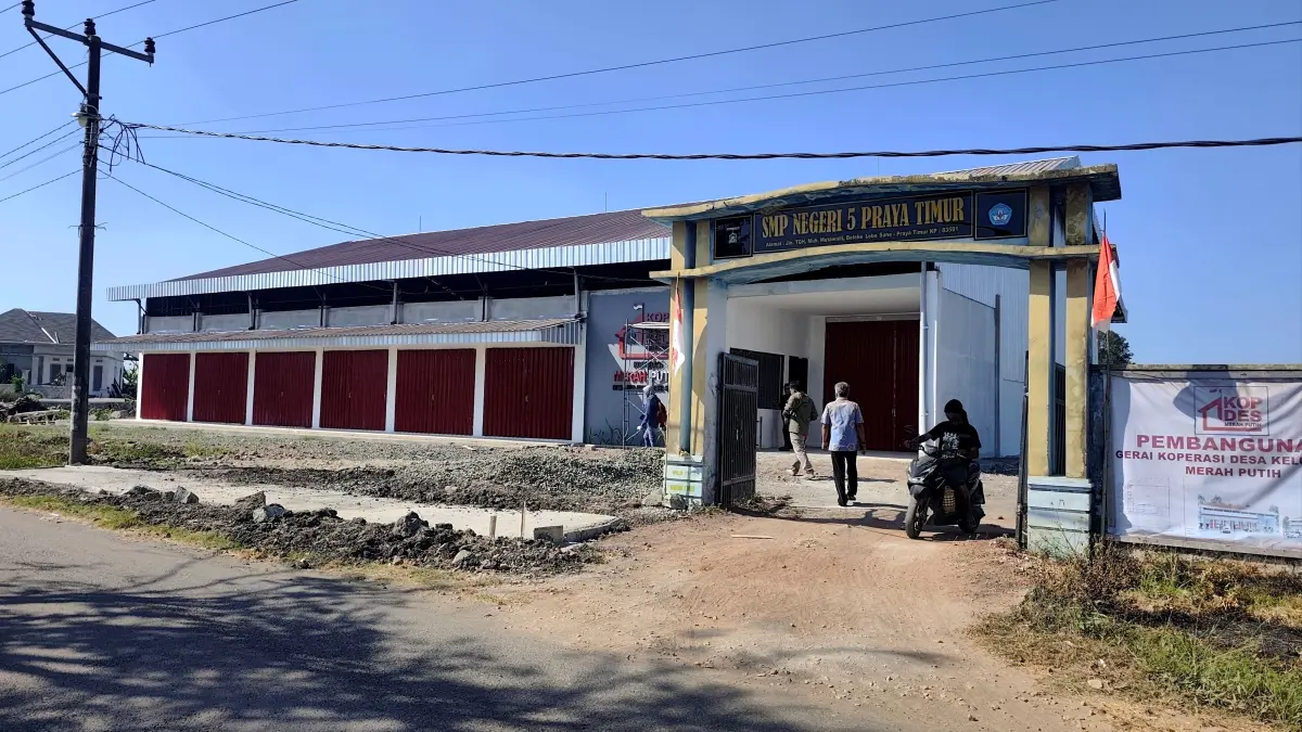 Bangunan Koperasi Desa Merah Putih (KDMP) Beleke Lebe Sane, Kecamatan Praya Timur, Lombok Tengah, Kamis (13/8).
