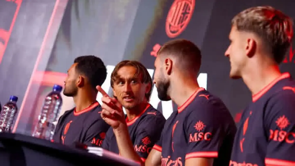 DATANG MENYAPA: Para pemain AC Milan dalam sesi jumpa fans di Jakarta. (Istimewa) 