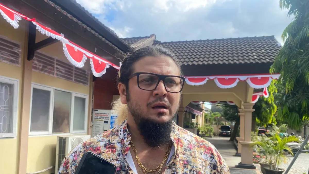 DATANGI KANTOR BPN: Sri Dharen, selaku Kuasa Hukum dari Ali Yusro mendatangi Kantor BPN Lombok Barat untuk mempertanyakan dasar penerbitan surat pembatalan dua bidang tanah milik kliennya, Rabu (12/8).

