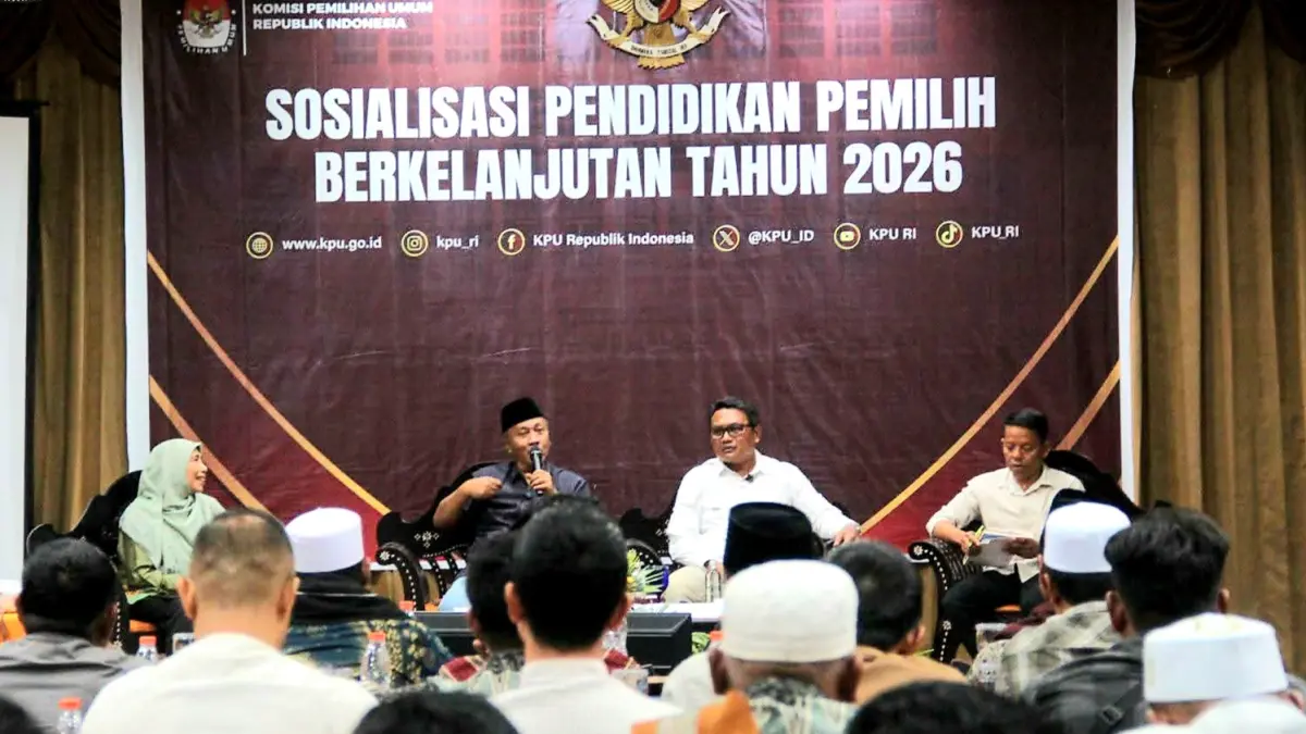EDUKASI MASYARAKAT: Komisi II DPR RI bersama KPU Provinsi NTB menggelar sosialisasi Pendidikan Pemilih Berkelanjutan Tahun 2026 yang digelar di Senggigi, Kabupaten Lombok Barat, Senin (10/8).