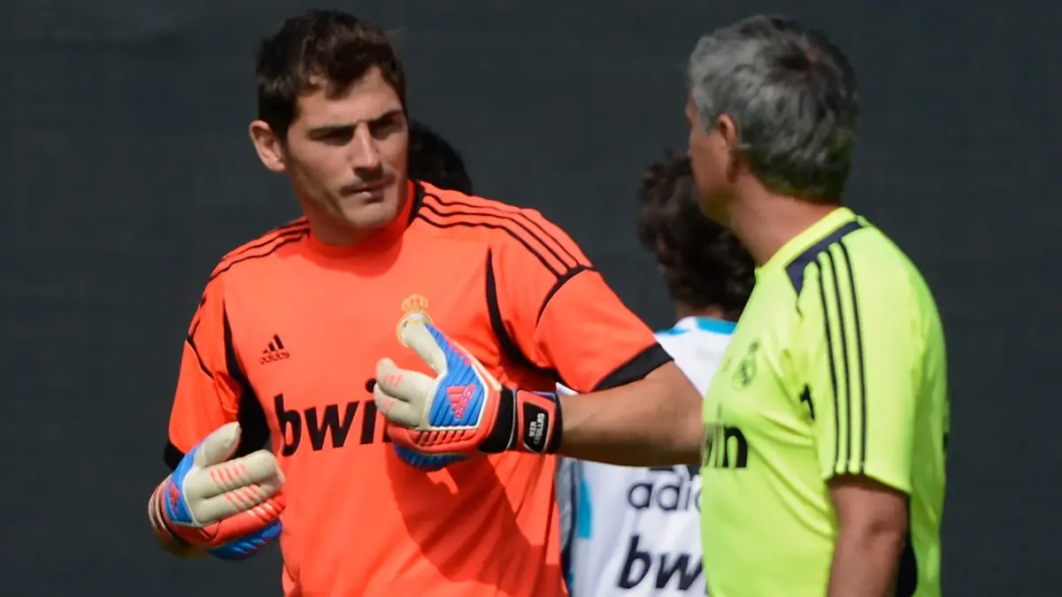 ose Mourinho bongkar alasan keretakan hubungannya dengan Iker Casillas di Real Madrid. Singgung mental manja hingga tuduhan pengkhianatan.