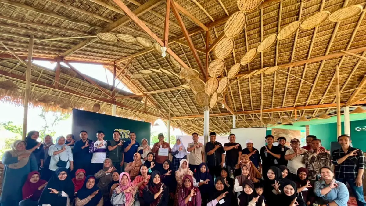PERKUAT SDM: Puluhan warga Desa Bilebante usai mengikuti pelatihan program InJourne Hospitality House dari ITDC, di Lombok Tengah, Selasa (11/8).