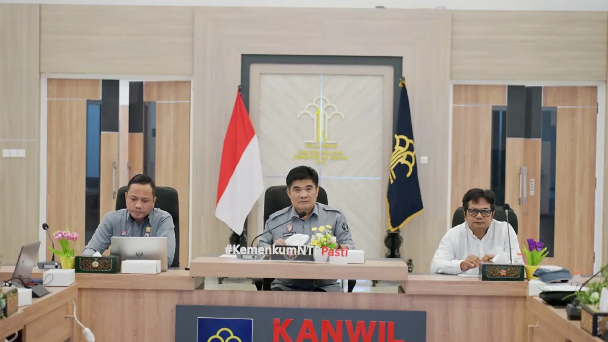 Tim Kanwil Kemenkum NTB bersama Pemkab Lombok Utara saat membahas harmonisasi Raperda penyertaan modal dan Raperbup penanganan perkara.