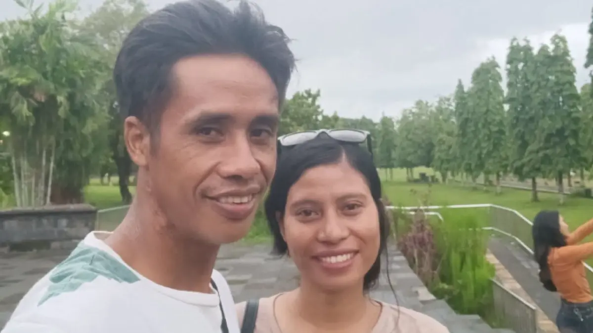 MASIH BELUM DITEMUKAN: Selviana Rambu Maya, penumpang KMP Putri Yasmin asal Sumba yang hingga kini masih dalam pencarian tim SAR. Selviana Rambu Maya saat foto bersama suami tercinta.