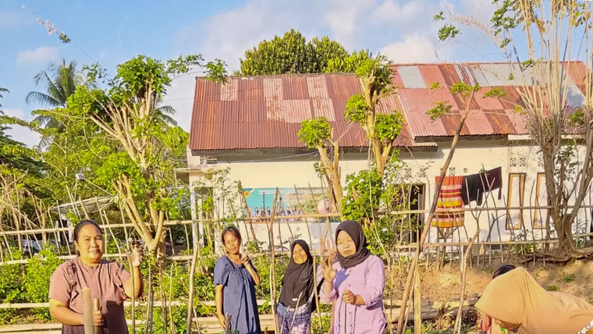Tim Universitas Mataram latih PEKKA Sigar Penjalin Lombok Utara sulap pekarangan jadi pertanian terpadu penghasil pangan dan uang.