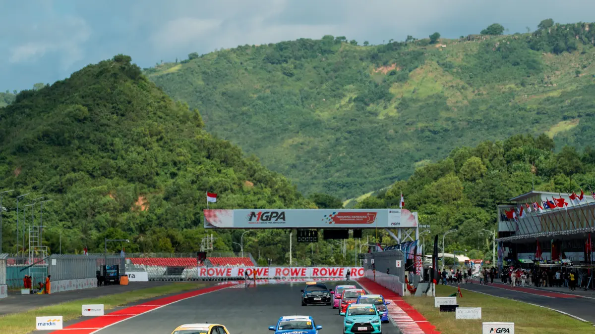 Sebanyak 103 pembalap nasional siap berlaga di ajang Mandalika Festival of Speed (MFoS) seri ketiga di Sirkuit Internasional Mandalika, Lombok Tengah pekan ini.