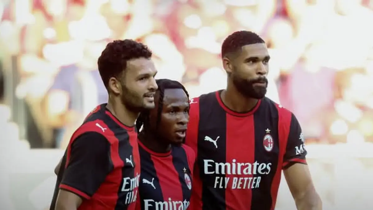 MENANG BESAR: Goncalo Ramos, Samuel Chukwueze, dan Ruben Loftus-Cheek yang sama-ama menyumbang 1 gol bagi AC Milan saat membenamkan Manchester United 4-2. (Istimewa) 