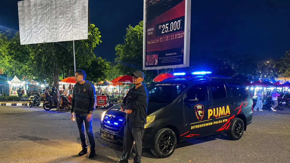 Tim URC Puma Jatanras Ditreskrimum Polda NTB melakukan patroli malam di sejumlah titik rawan di wilayah hukum Kota Mataram dan sekitarnya, Sabtu (15/8).