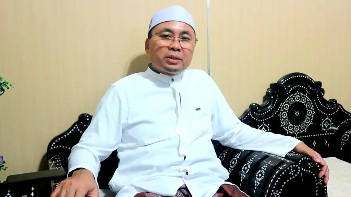 AMBIL LANGKAH TEGAS: TGH Ibnu Khalil saat memberikan keterangan pers kepada Lombok Post, Sabtu (16/8). (Foto: Toni/Lombok Post)
