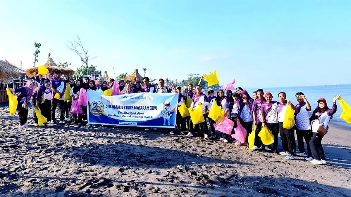 STIKES Mataram menggelar puncak Dies Natalis ke-26 yang berlangsung pada Selasa (18/8) dengan aksi sosial bersih-bersih Pantai viral.