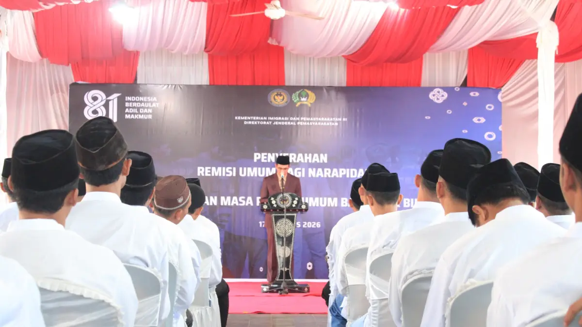 Wakil Bupati Loteng M Nursiah berikan sambutan dan arahan kepada 41 Anak Binaan yang resmi menerima Pengurangan Masa Pidana (PMP) Umum pada Senin (17/8).