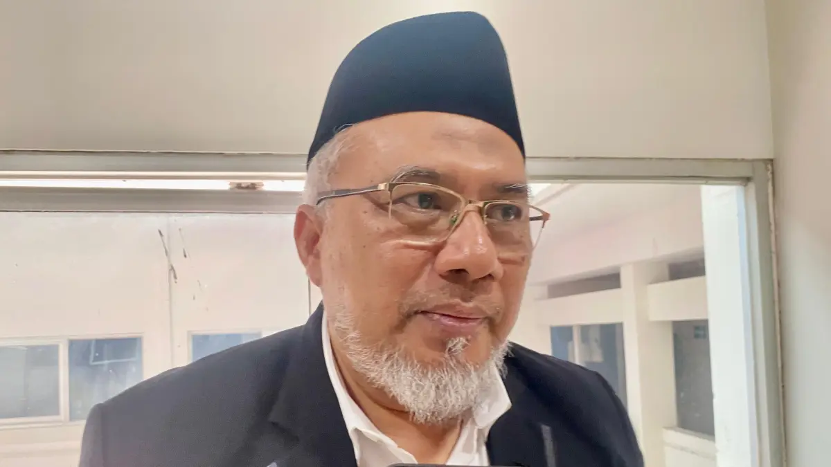 BERI MASUKAN: Anggota DPRD NTB Dapil Lobar - KLU TGH Satriawan memberikan masukan konstruktif kepada Wakil Bupati Lombok Barat Nurul Adha yang juga Ketua DPD PKS Lombok Barat.