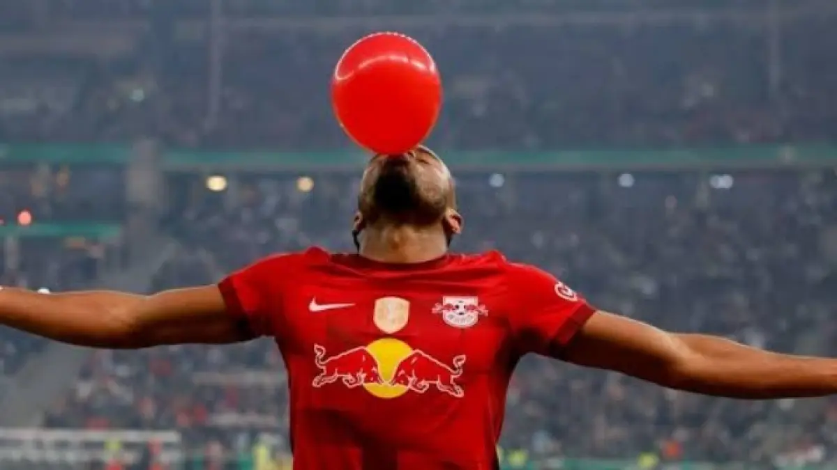 SIAP PINDAH: Striker AC Milan Christopher Nkunku yang dikaitkan dengan RB Leipzig. (Istimewa) 