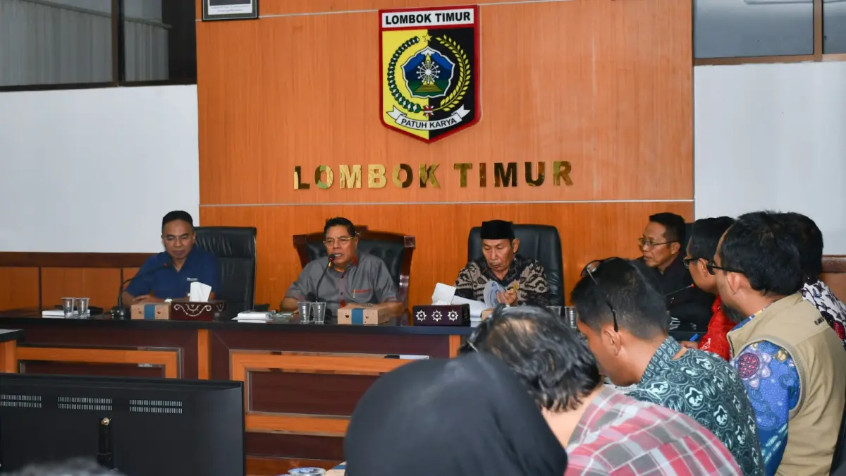 KOORDINASI: Bupati Lombok Timur saat melakukan pertemuan dengan Forum Kemitraan Pengelolaan Kerja Sama Fasilitas Kesehatan dengan pemangku kepentingan tingkat provinsi kabupaten/kota Kamis (20/8).