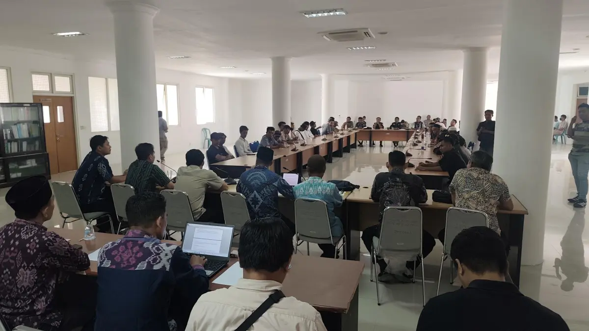 Masyarakat Selong Belanak hearing ke kantor DPRD Loteng meminta kejelasan aset TPI yang beralih fungsi menjadi bangunan vila, Kamis (20/8). 