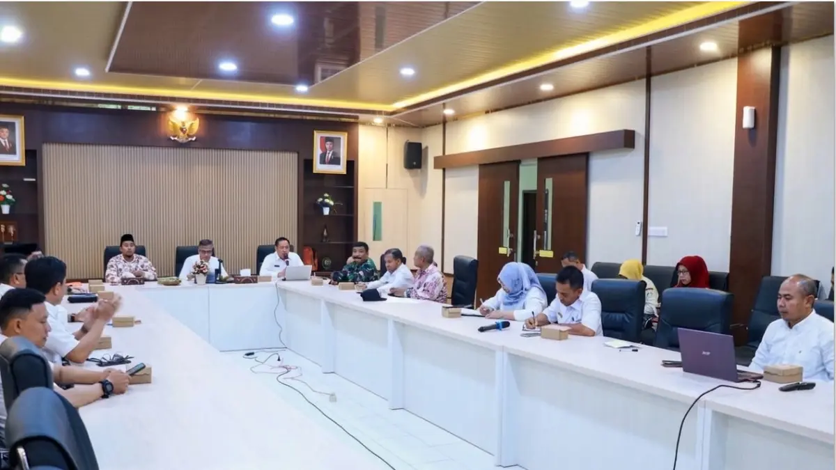 MATANGKAN PILKADES: Pemkab Lobar bersama instansi gabungan agar menjaga tensi pilkades serentak, Rabu (19/8). (IST/LOMBOK POST)