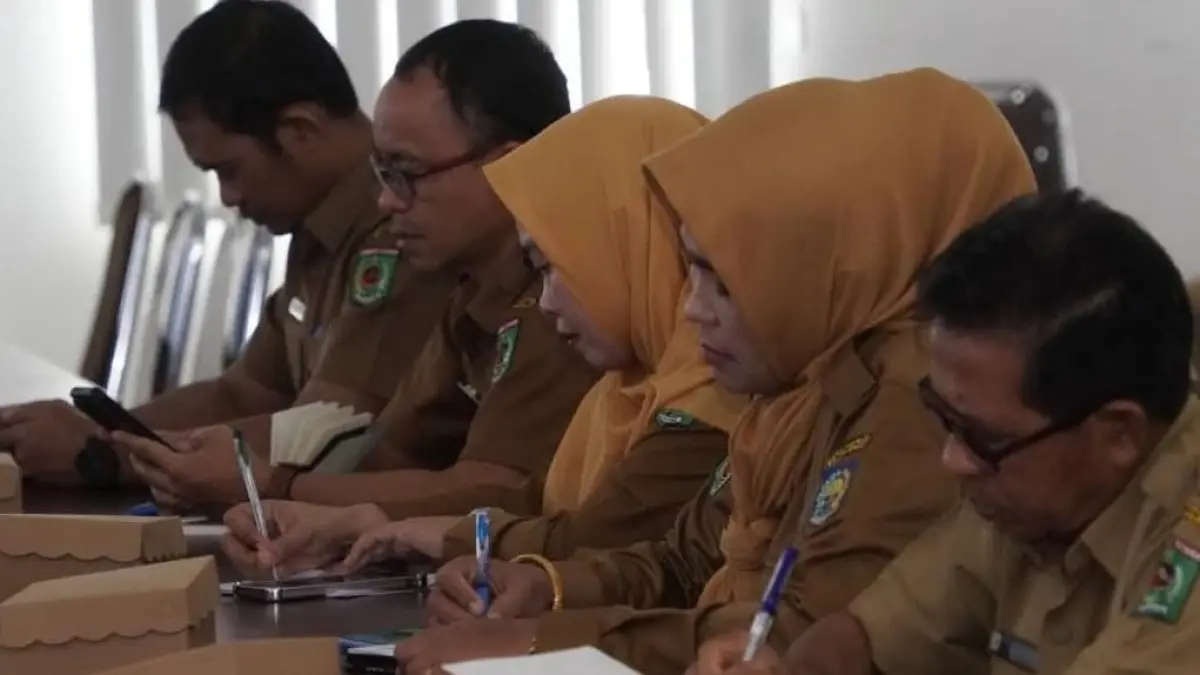 PAKAI SISTEM: Para ASN di KLU dalam sebuah kegiatan. Ke depan pengisian jabatan berbasis kualifikasi.